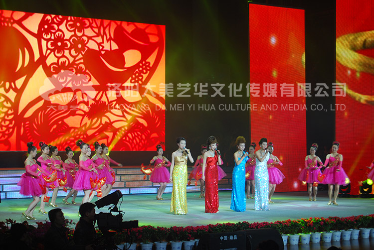 靈寶春節晚會(huì )舞臺現場(chǎng)